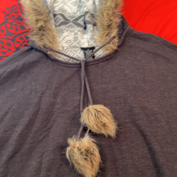 Cape - Picture 2 of 4